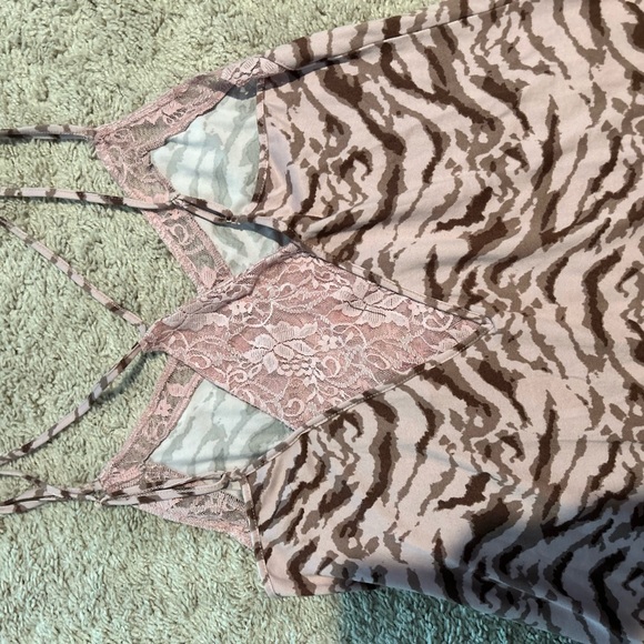 Vince Camuto nighty 🎀 - Picture 5 of 6